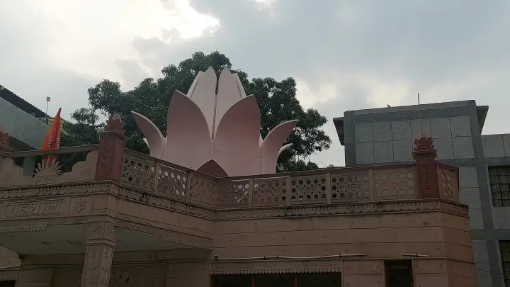 Lotus-shaped dome above the Yagyashala at Arya Samaj Mandir, Punjabi Bagh